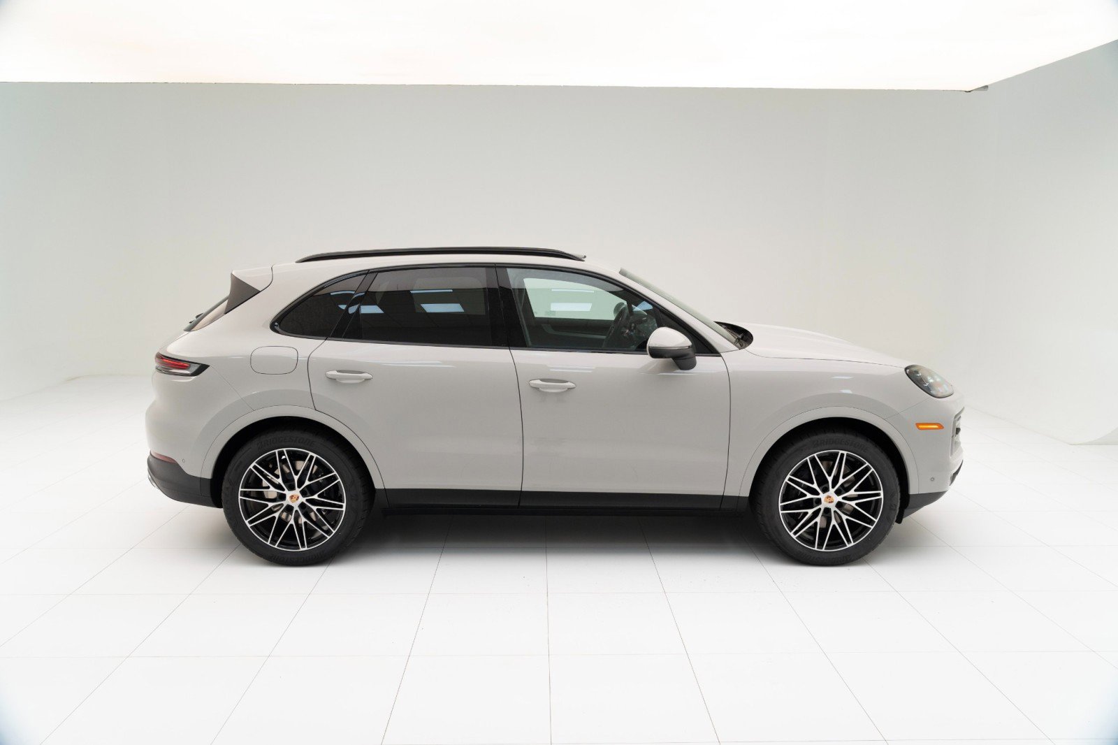 New 2025 Porsche Cayenne image 8