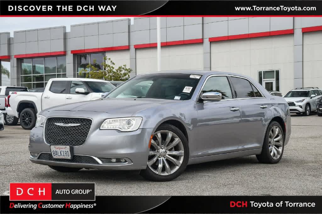 Used 2018 Chrysler 300 Limited RWD image 1