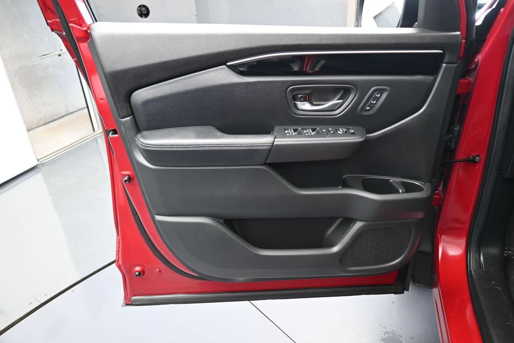 Used 2025 Honda Pilot Touring image 14