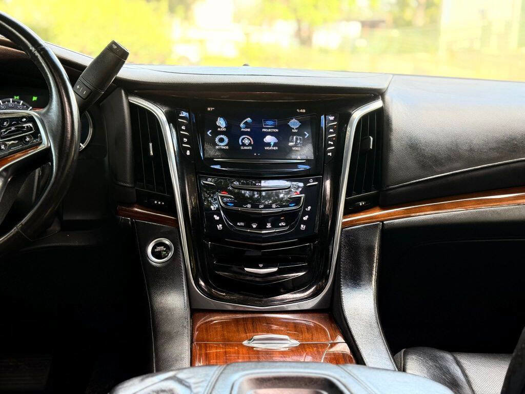 Used 2017 Cadillac Escalade ESV Premium Luxury image 19