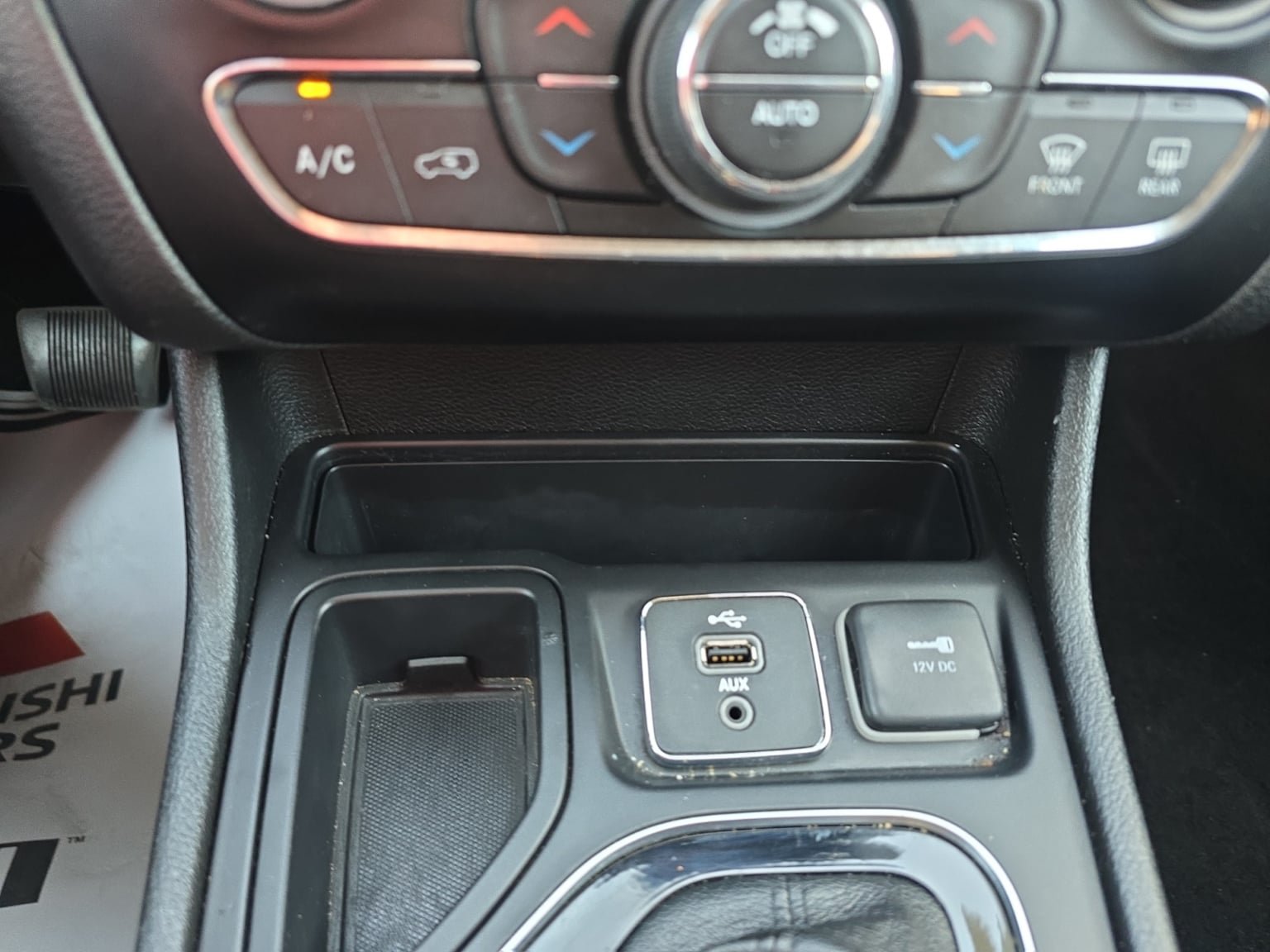 Used 2019 Jeep Cherokee Limited FWD image 25