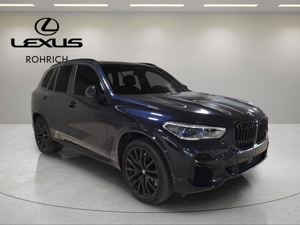 Used 2022 BMW X5 M50i w/ Executive Package image 3