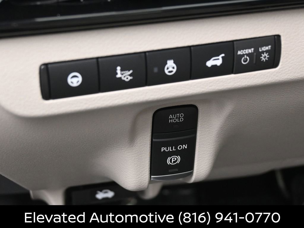 Certified 2025 Nissan Murano Platinum w/ Cargo Package AWD/4WD image 14