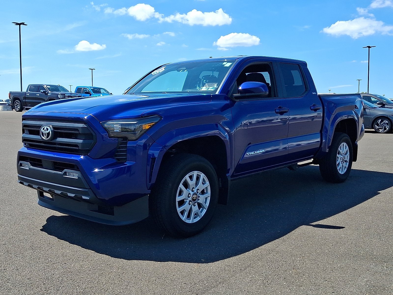 Used 2025 Toyota Tacoma SR5 AWD/4WD image 3