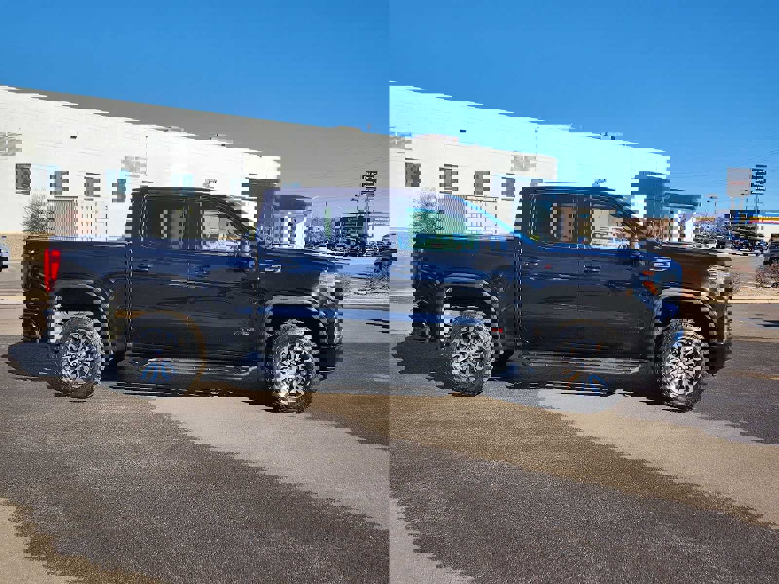 Used 2020 GMC Sierra 1500 AT4 w/ AT4 Premium Package image 2