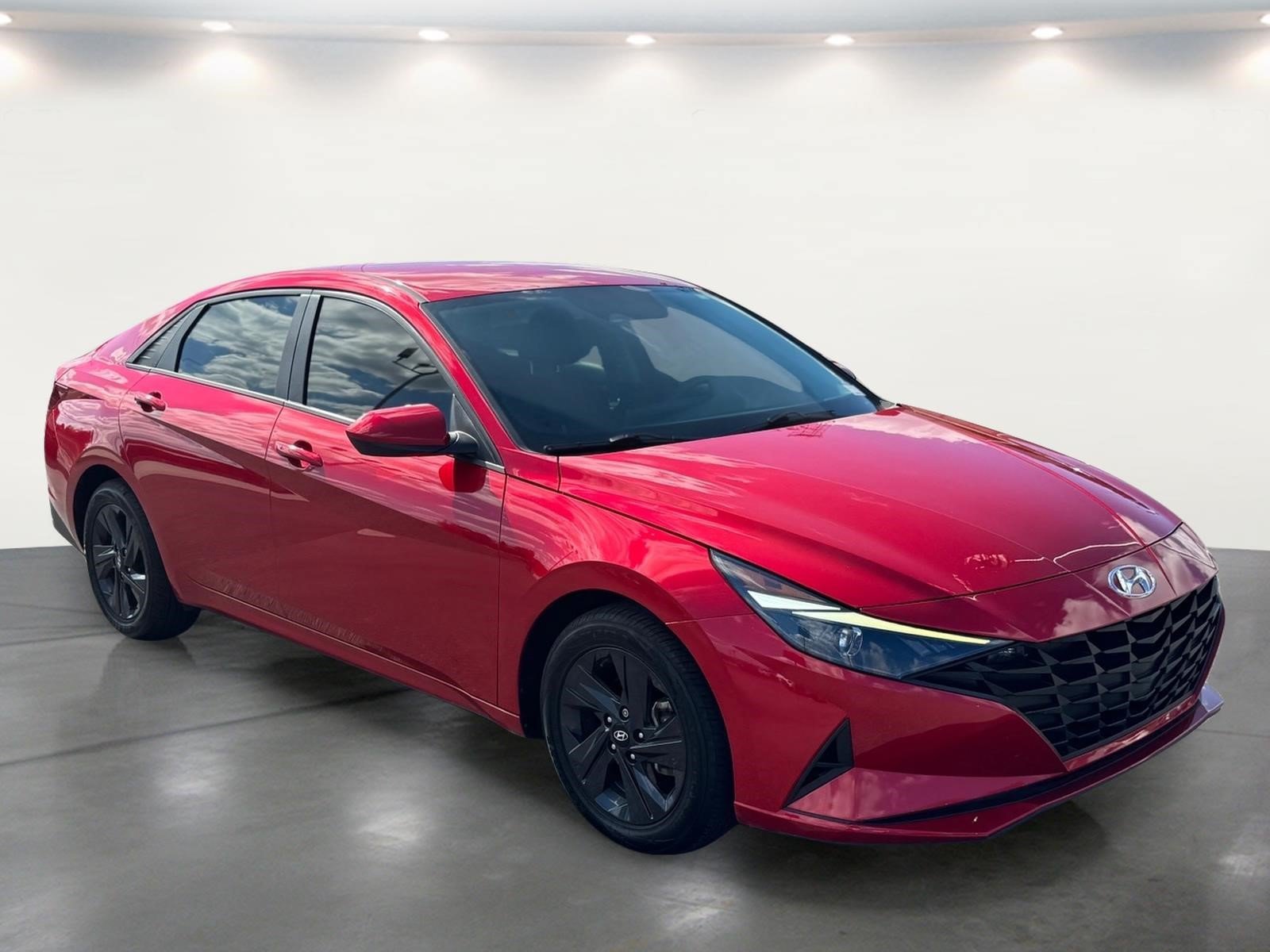 Used 2023 Hyundai Elantra SEL w/ Cargo Package FWD image 2