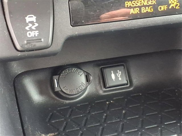 Used 2019 Toyota RAV4 LE image 7