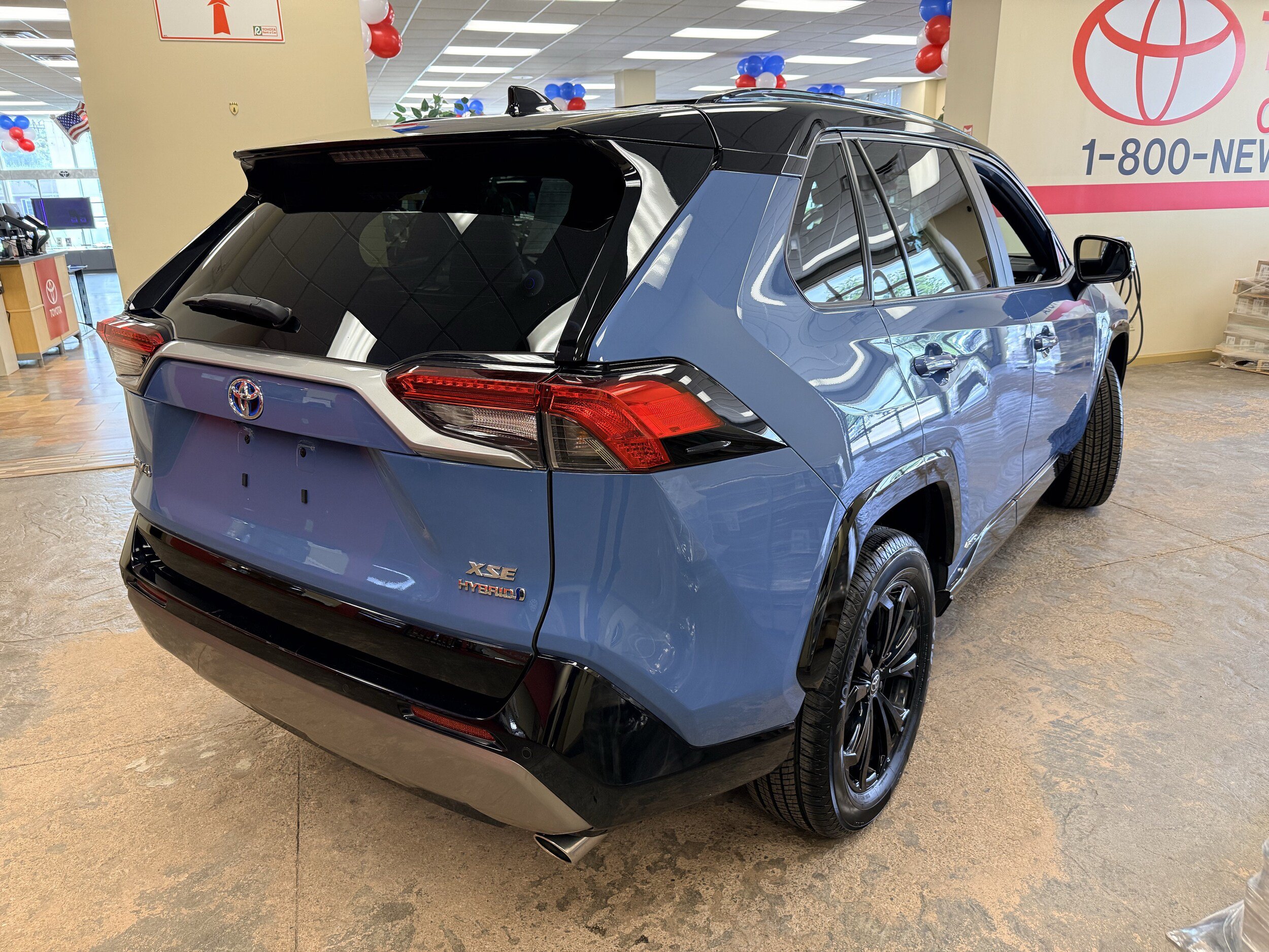 Used 2022 Toyota RAV4 XSE AWD/4WD image 18