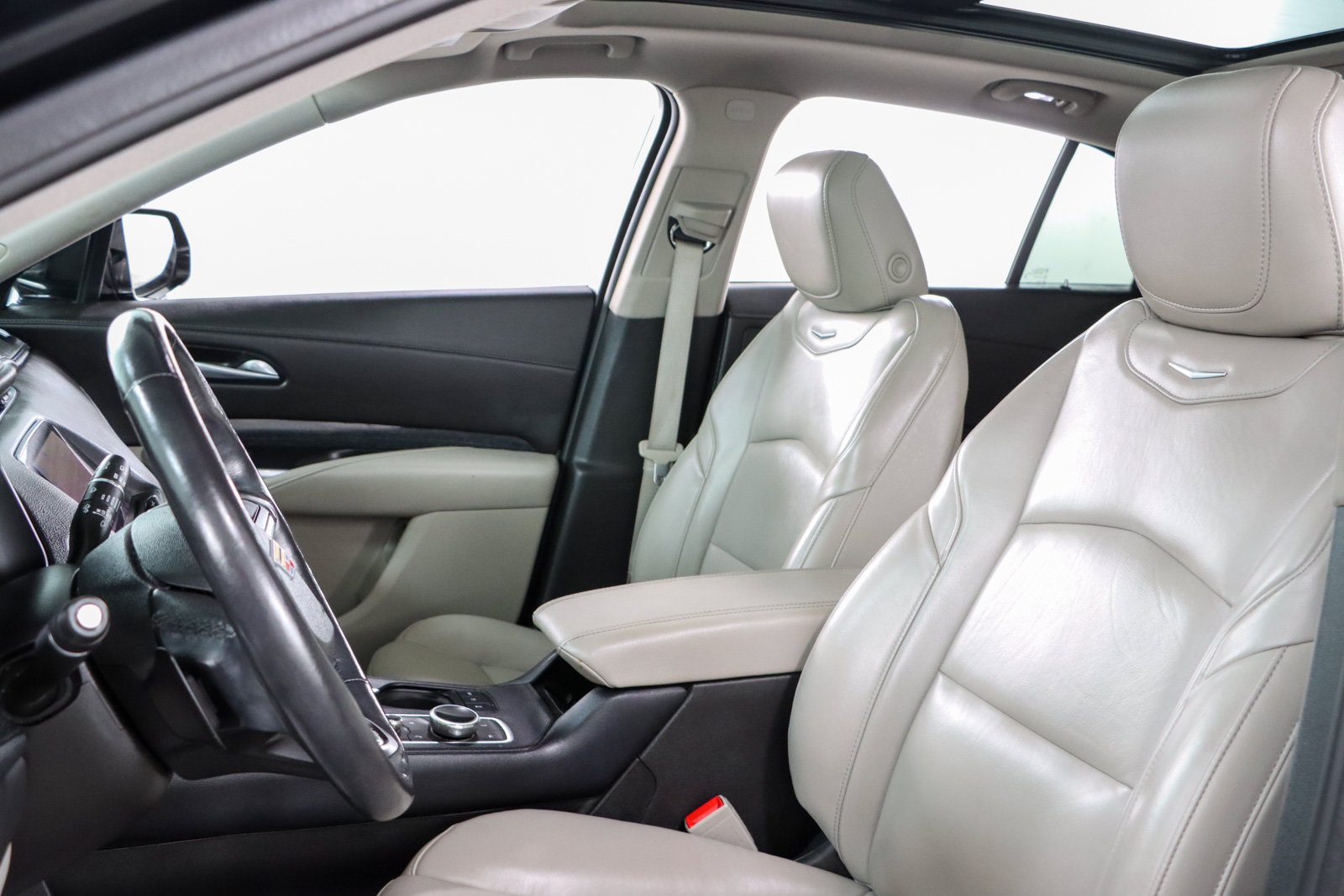 Used 2023 Cadillac XT4 Premium Luxury w/ Cold Weather Package FWD image 24