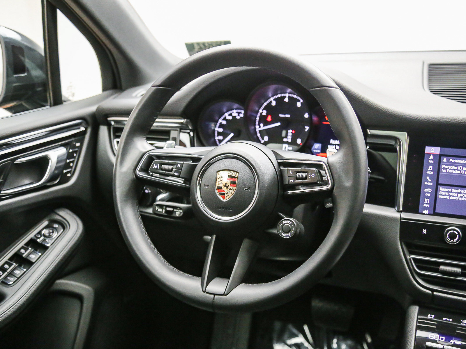Certified 2026 Porsche Macan AWD/4WD image 19