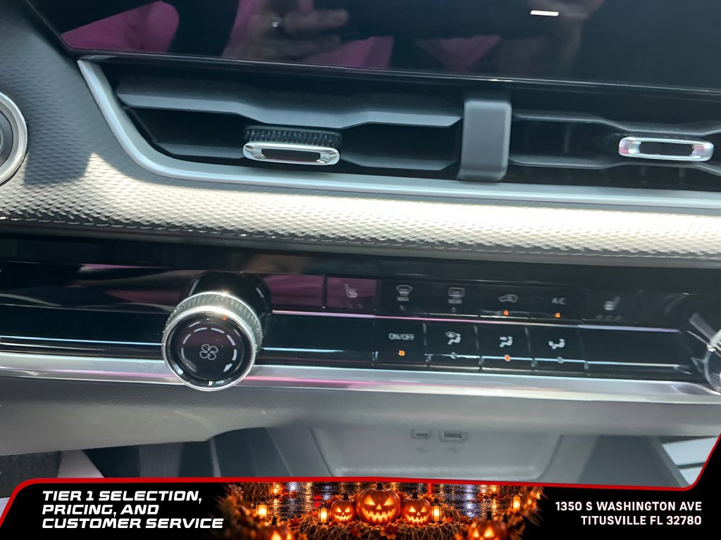 Used 2025 Chevrolet Equinox LT AWD/4WD image 30
