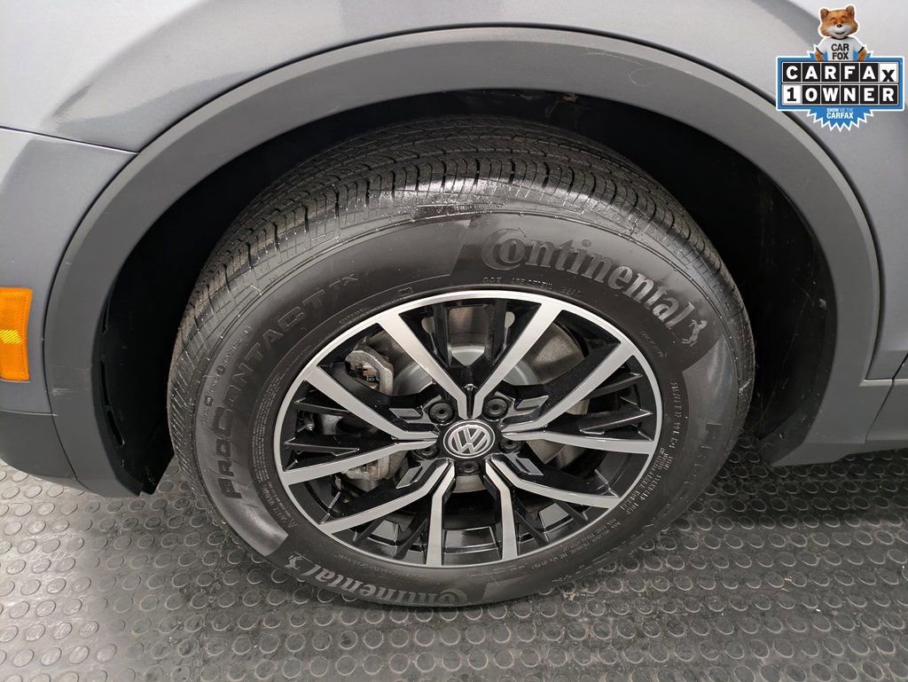 Used 2021 Volkswagen Tiguan SE w/ Panoramic Sunroof Package image 7