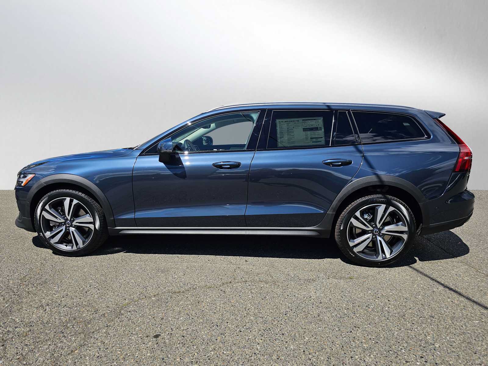 New 2026 Volvo V60 B5 Cross Country Plus w/ Protection Package Premier AWD/4WD image 6