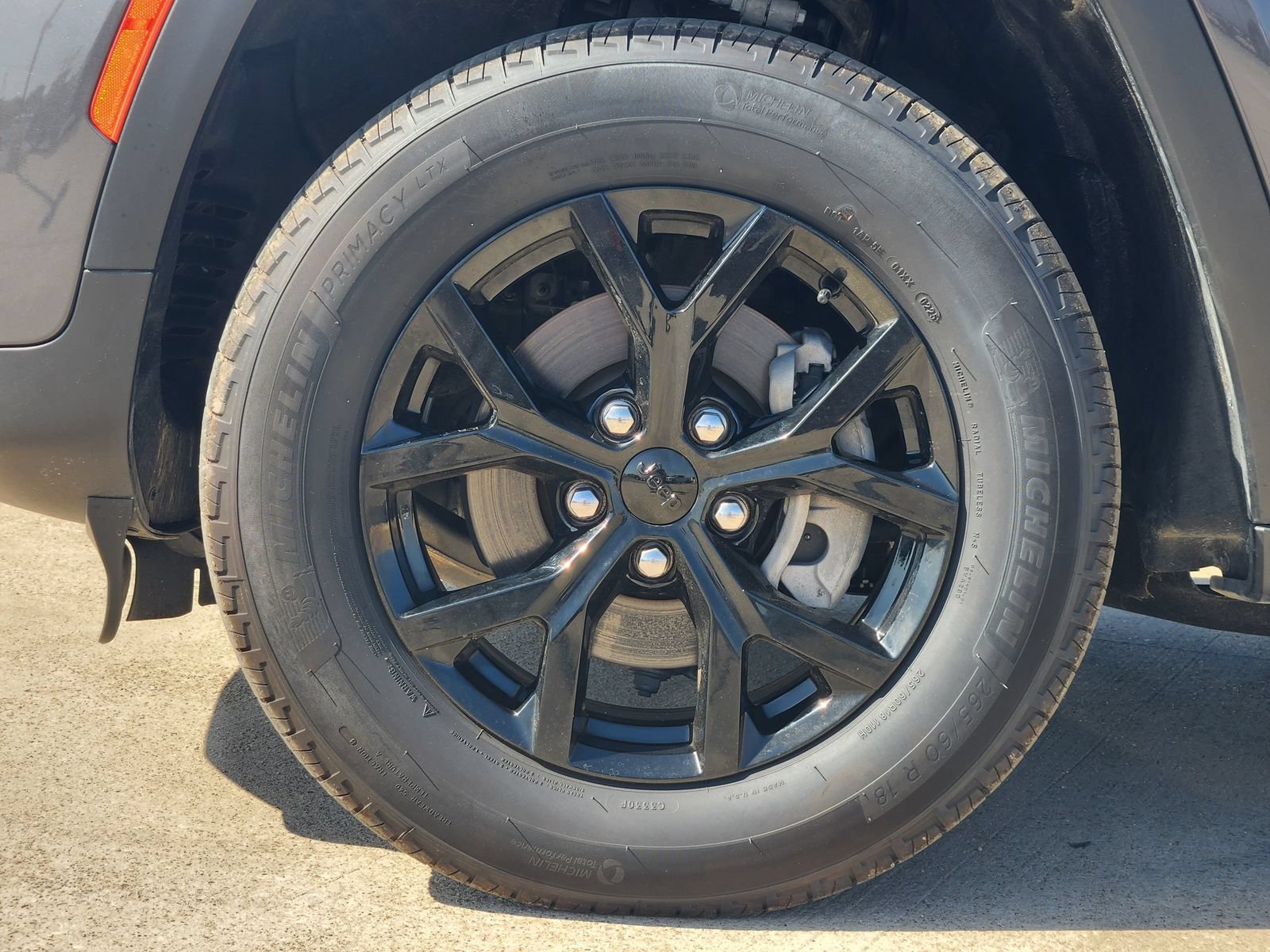 Used 2025 Jeep Grand Cherokee Altitude AWD/4WD image 11