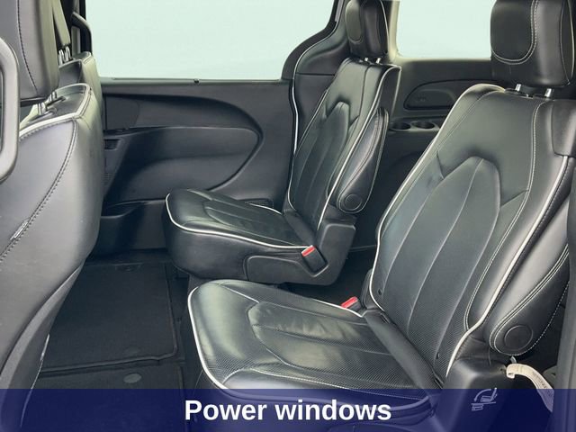 Used 2025 Chrysler Pacifica Limited image 18