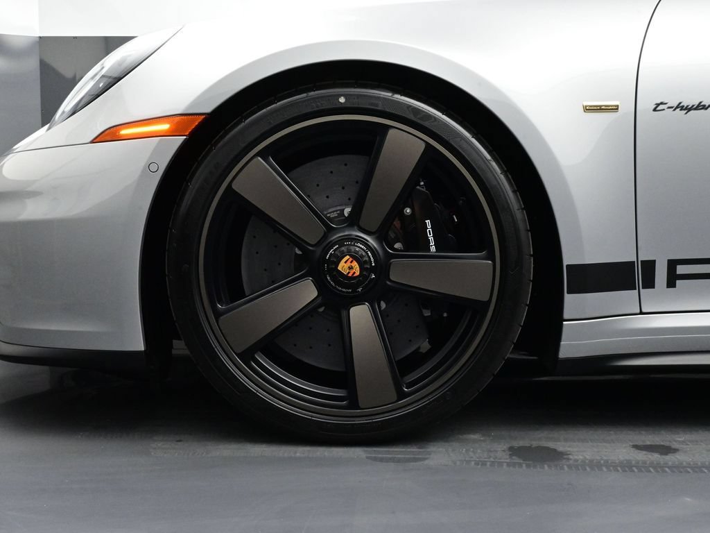Certified 2026 Porsche 911 Carrera GTS RWD image 6