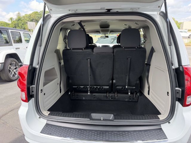 Used 2018 Dodge Grand Caravan SE w/ UConnect Hands-Free Group FWD image 6