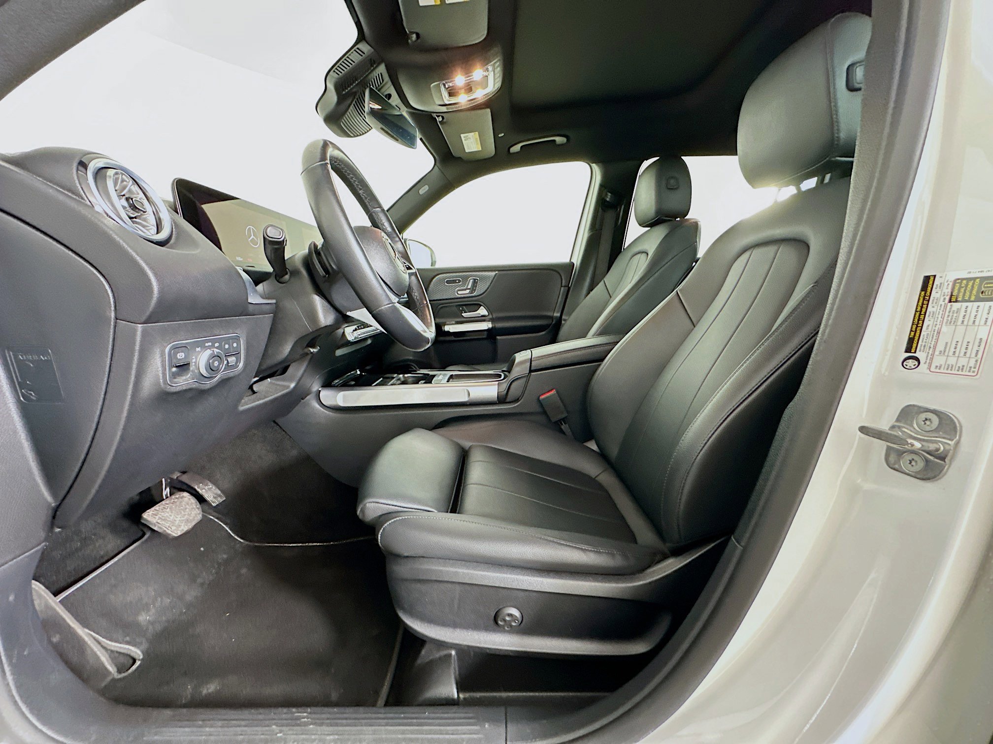 Used 2024 Mercedes-Benz GLB 250 4MATIC image 13