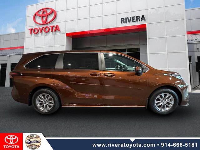 Certified 2023 Toyota Sienna LE FWD image 4