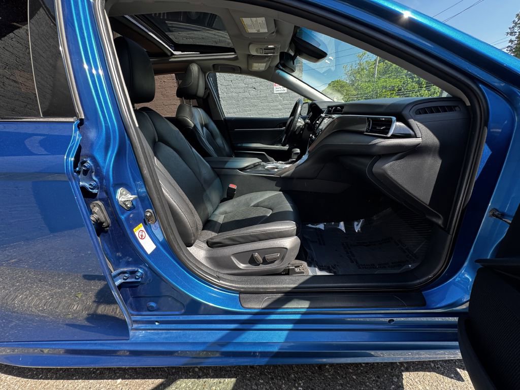 Used 2018 Toyota Camry XSE FWD image 17