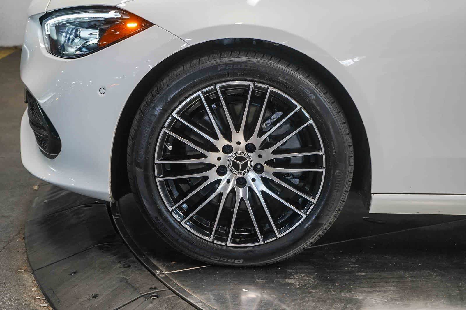 Used 2025 Mercedes-Benz C 300 4MATIC Sedan image 9