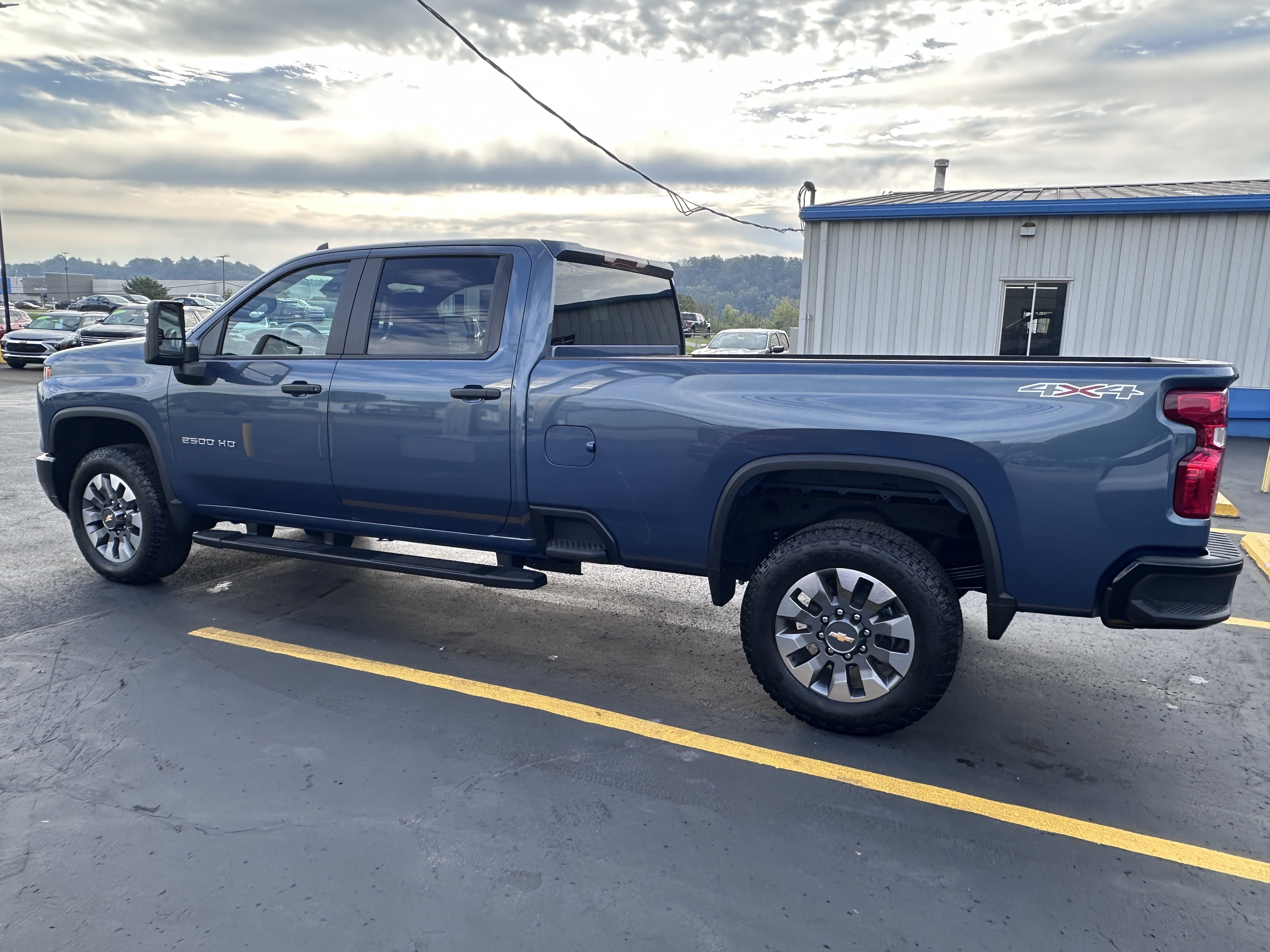 Used 2025 Chevrolet Silverado 2500 Custom image 5