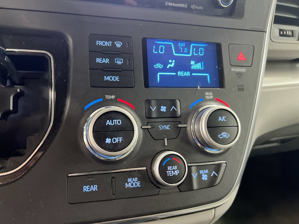 Used 2018 Toyota Sienna LE FWD image 15