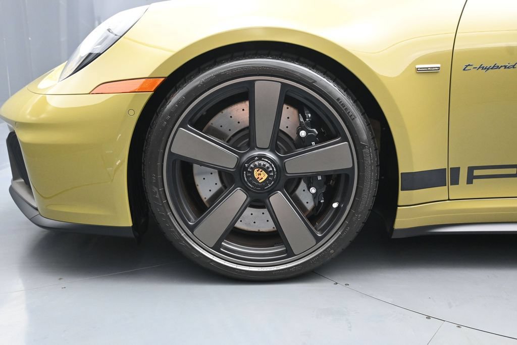 Certified 2026 Porsche 911 GTS RWD image 5