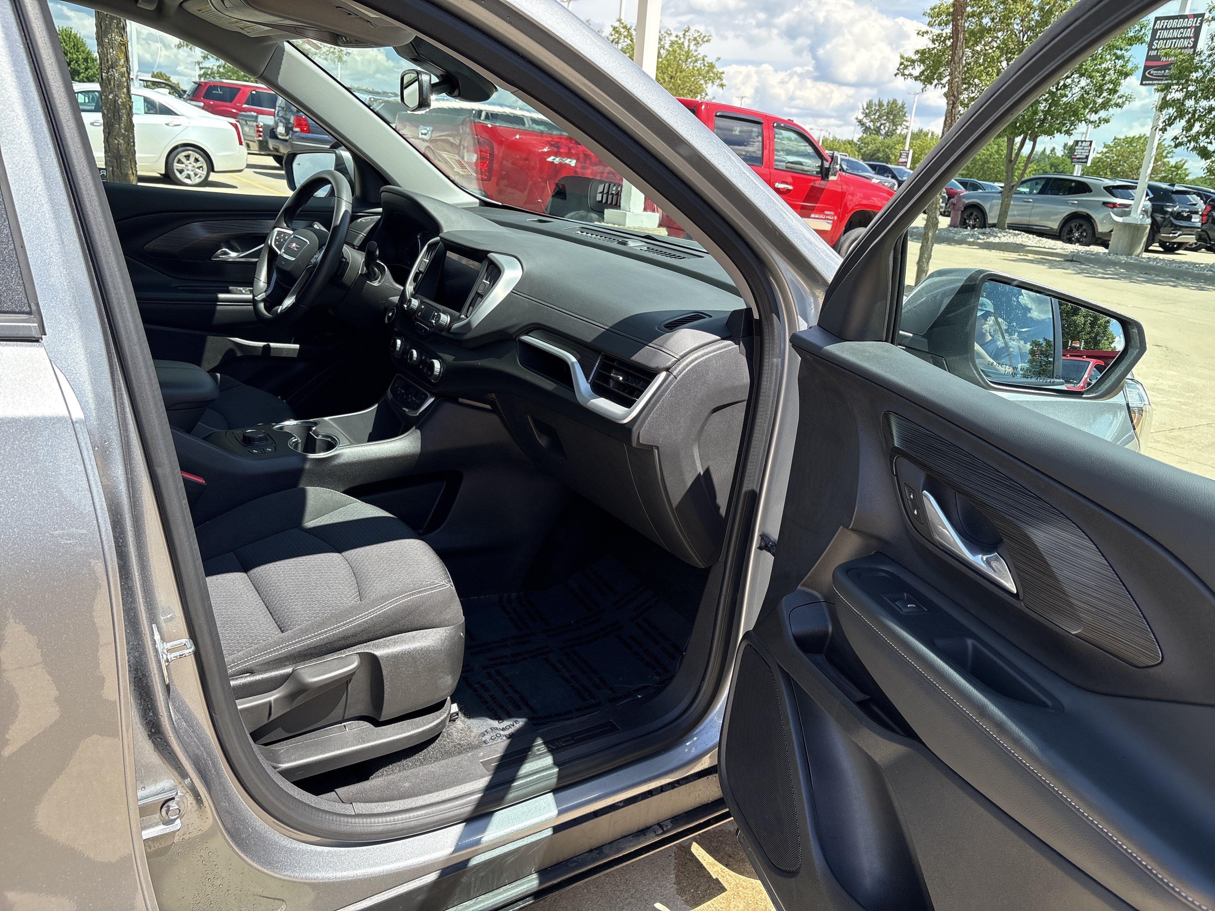 Used 2024 GMC Terrain SLE w/ Driver Convenience Package AWD/4WD image 14