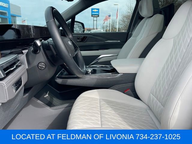 Used 2025 Cadillac Escalade IQ Luxury 1 w/ Smart Trailering package image 6