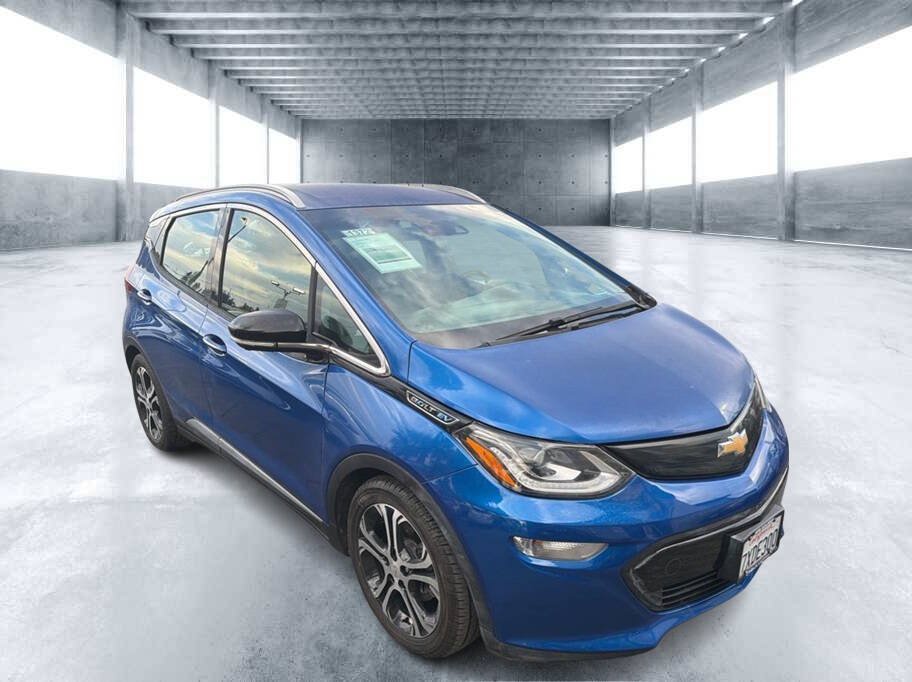 Used 2017 Chevrolet Bolt Premier w/ Driver Confidence II Package FWD image 2