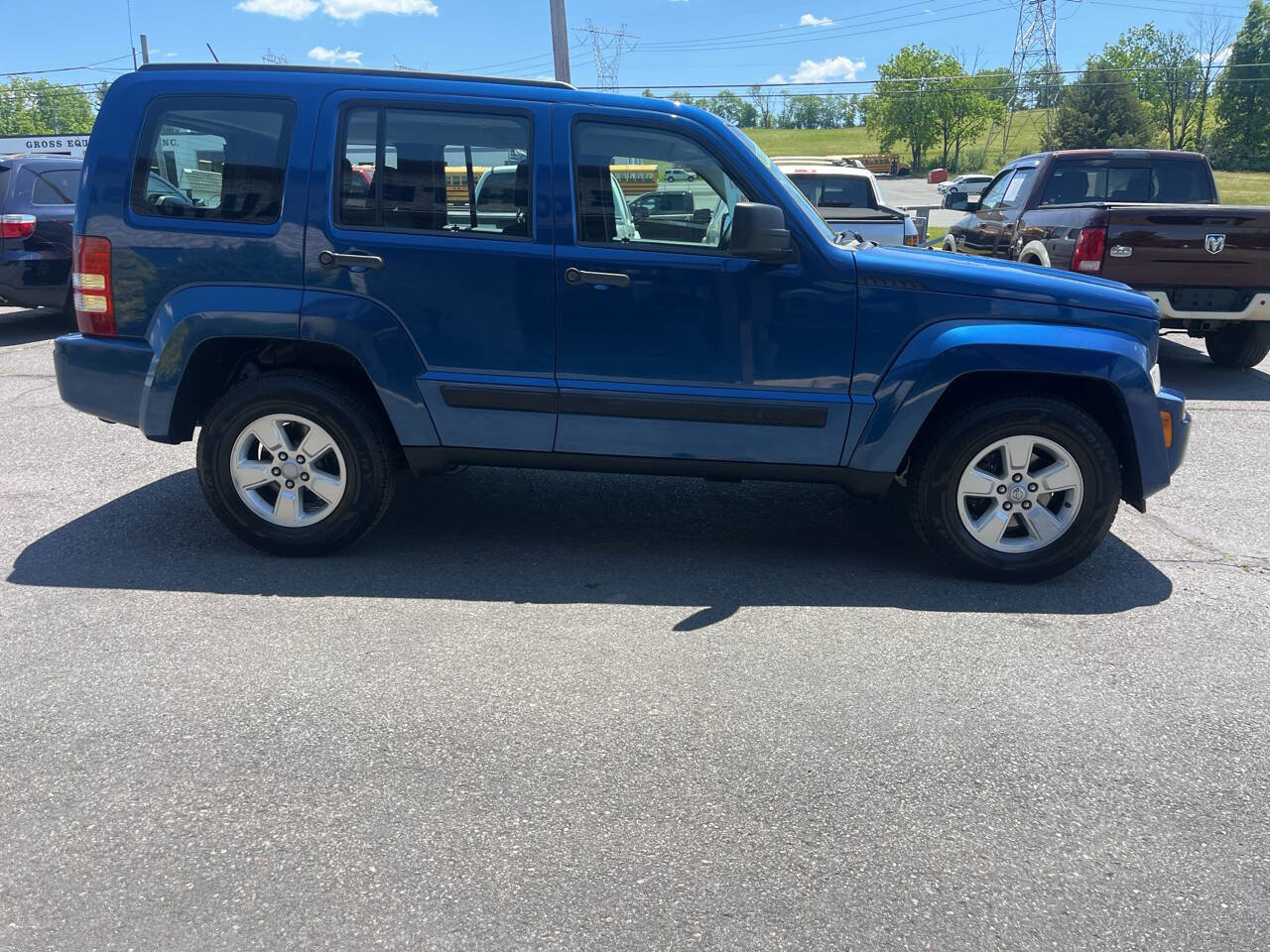 Used 2010 Jeep Liberty Sport AWD/4WD image 5