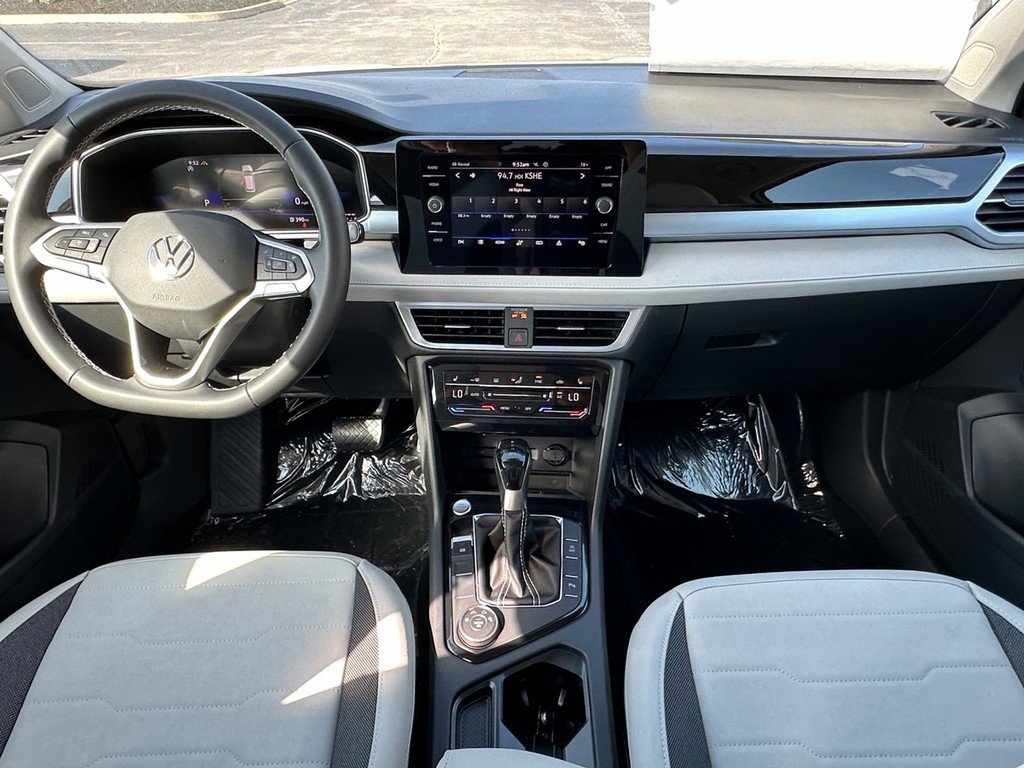 New 2025 Volkswagen Taos SE image 9