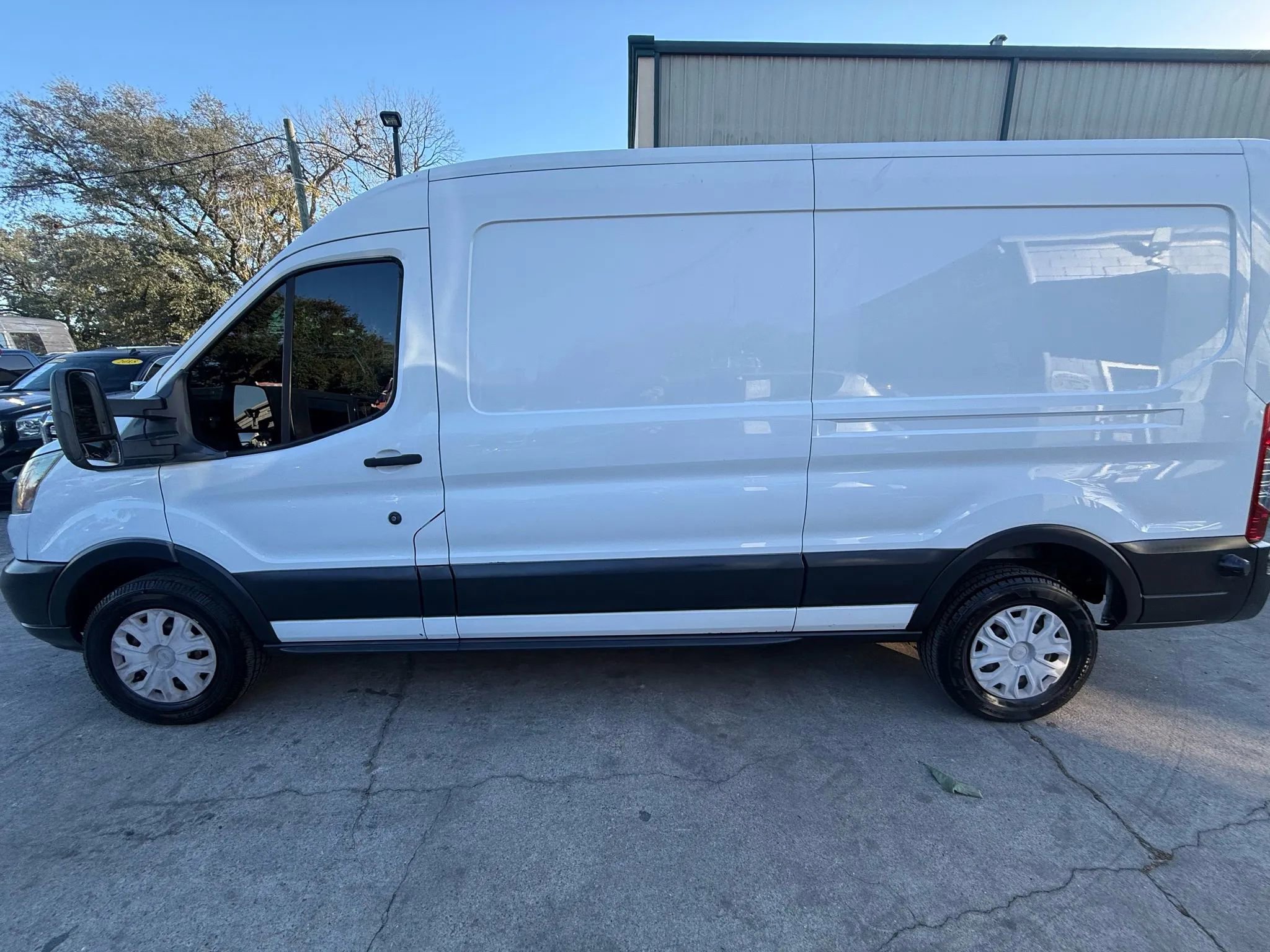 Used 2017 Ford Transit 350 148 Medium Roof RWD image 4