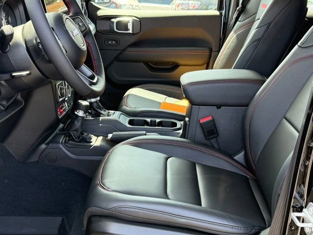 New 2024 Jeep Wrangler Unlimited Rubicon w/ Technology Group image 13