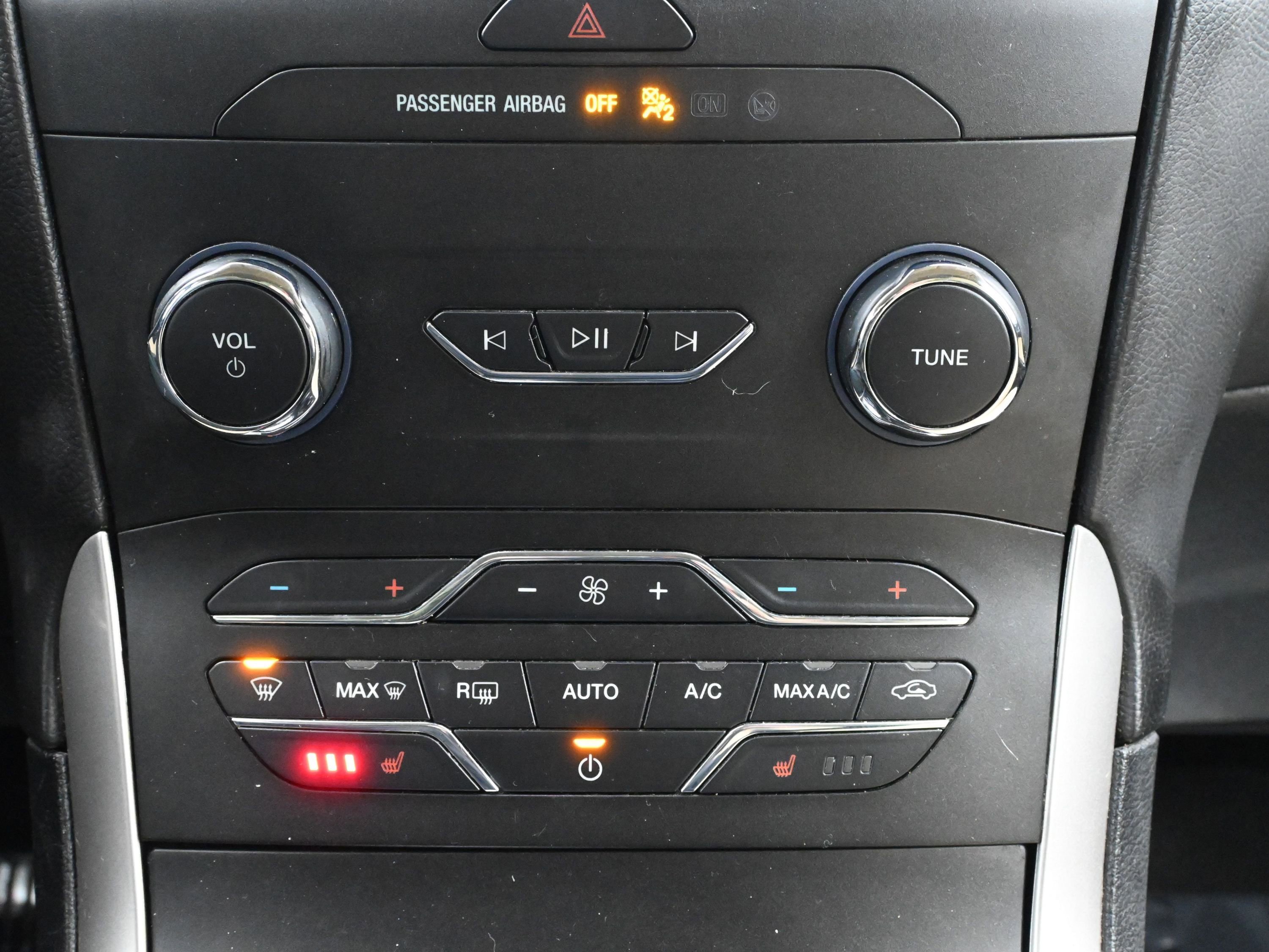 Used 2020 Ford Edge SEL image 17