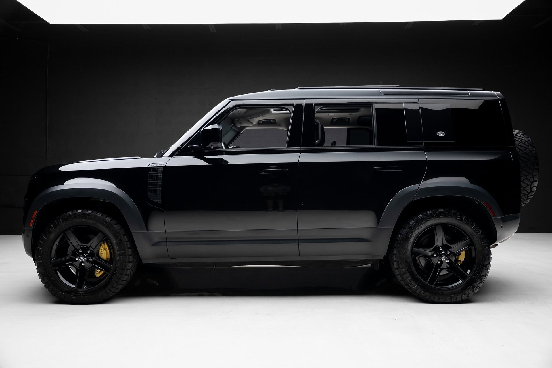 Used 2022 Land Rover Defender 110 SE image 17