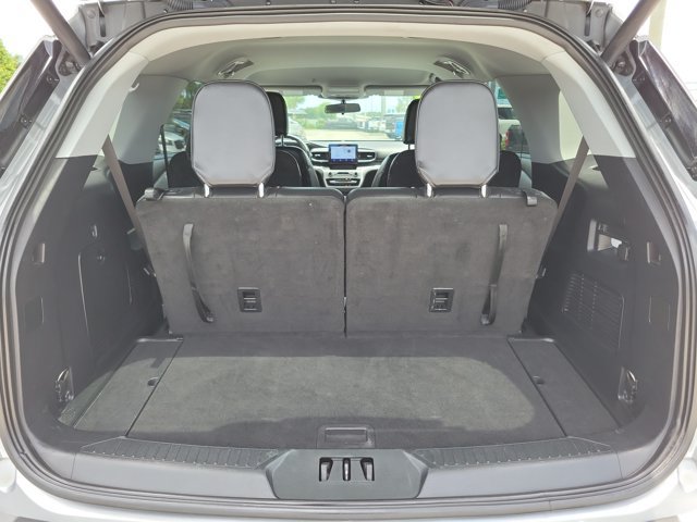 Certified 2022 Ford Explorer XLT w/ Equipment Group 202A RWD image 9