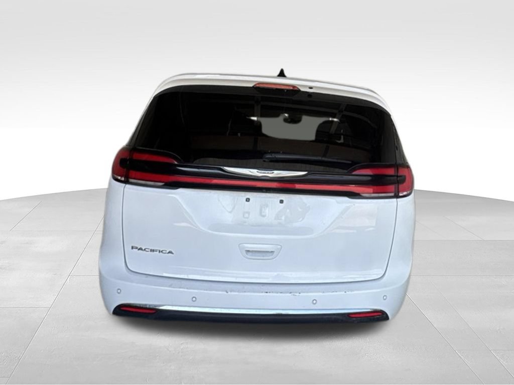 Used 2025 Chrysler Pacifica Select FWD image 5