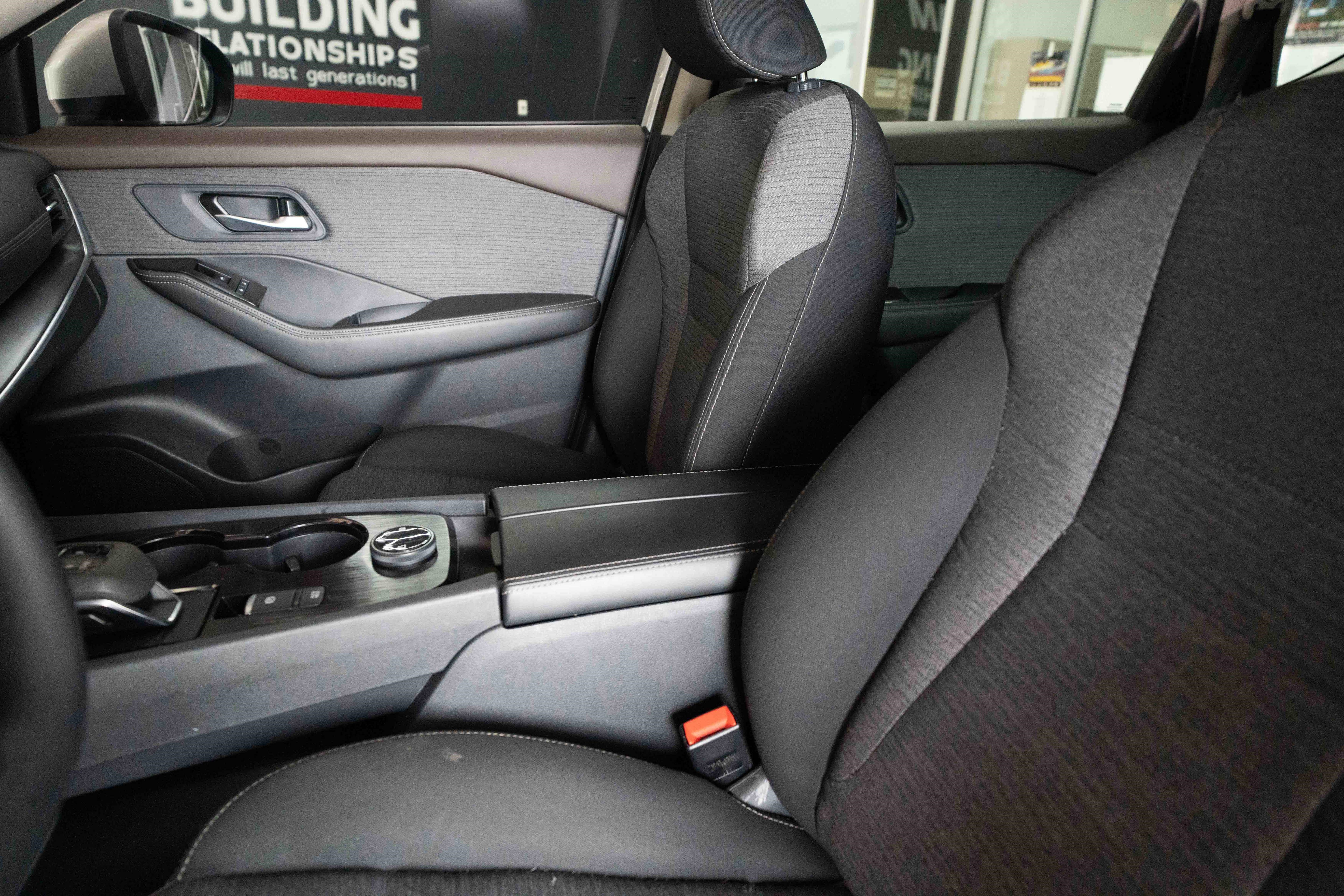 Used 2023 Nissan Rogue SV AWD/4WD image 11