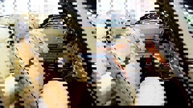 Used 2011 Rolls-Royce Phantom Drophead Coupe image 35