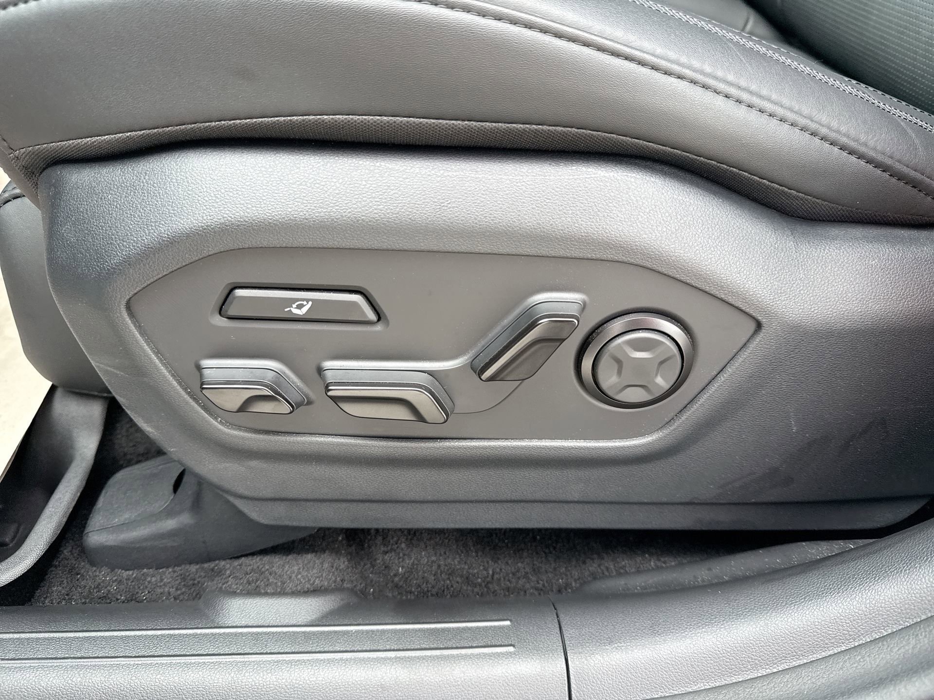 Used 2025 Hyundai Santa Fe Calligraphy AWD/4WD image 14