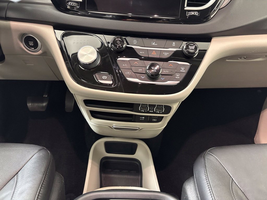 Used 2022 Chrysler Pacifica Touring-L FWD image 24