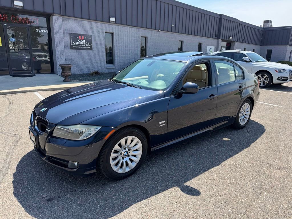 Used 2009 BMW 328i xDrive Sedan AWD/4WD image 2