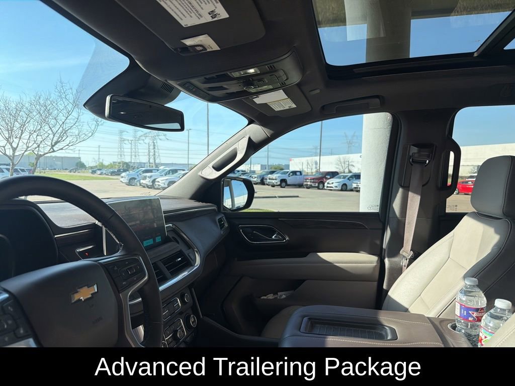 Used 2023 Chevrolet Suburban LT w/ Luxury Package image 5