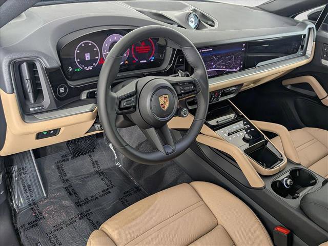 Certified 2025 Porsche Cayenne Coupe image 4
