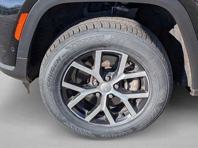 Used 2024 Jeep Grand Cherokee L Limited w/ Luxury Tech Group II image 9