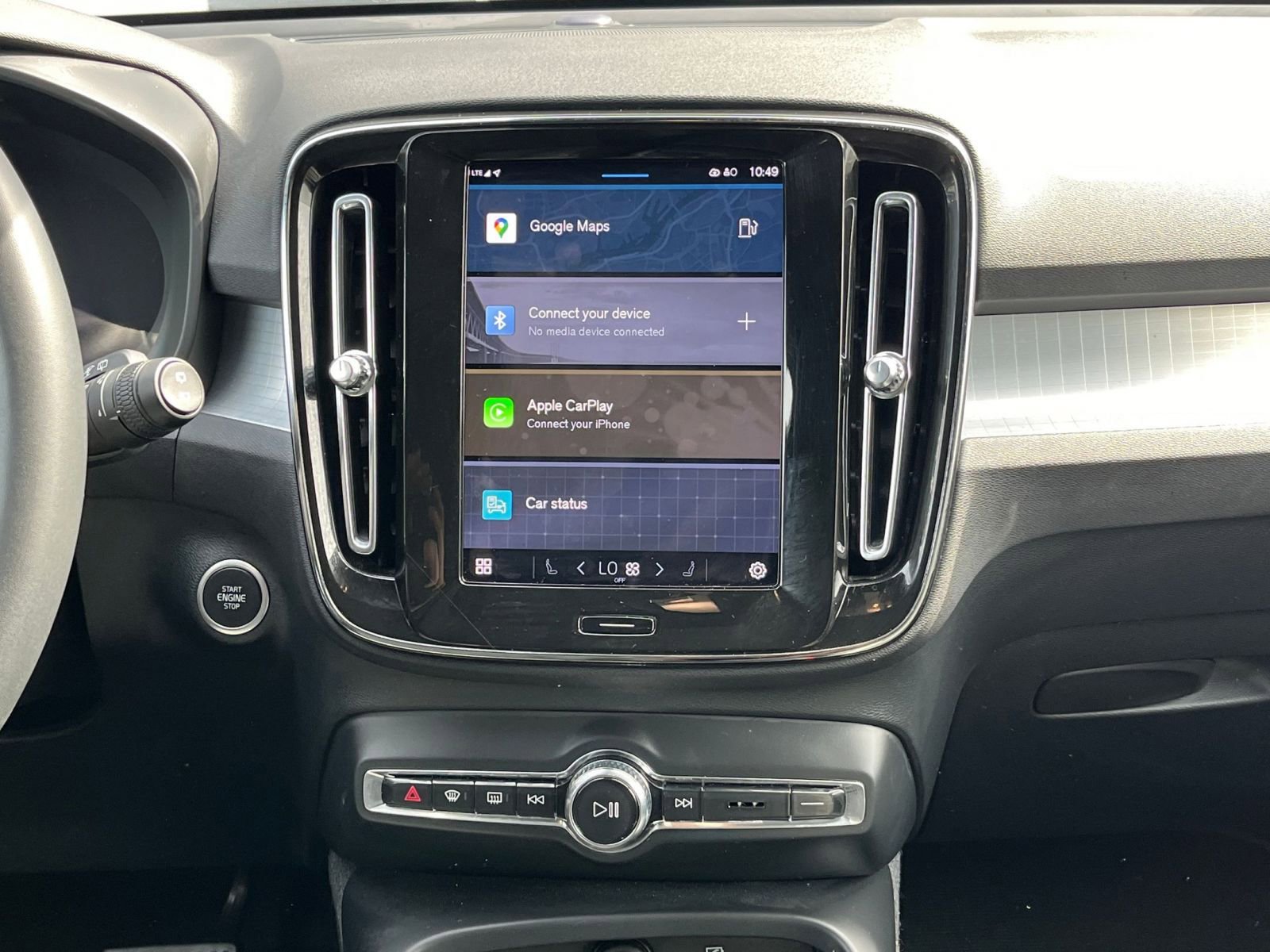 Used 2024 Volvo XC40 B5 Core image 18