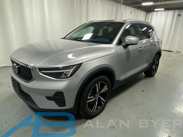 Used 2025 Volvo XC40 B5 Core