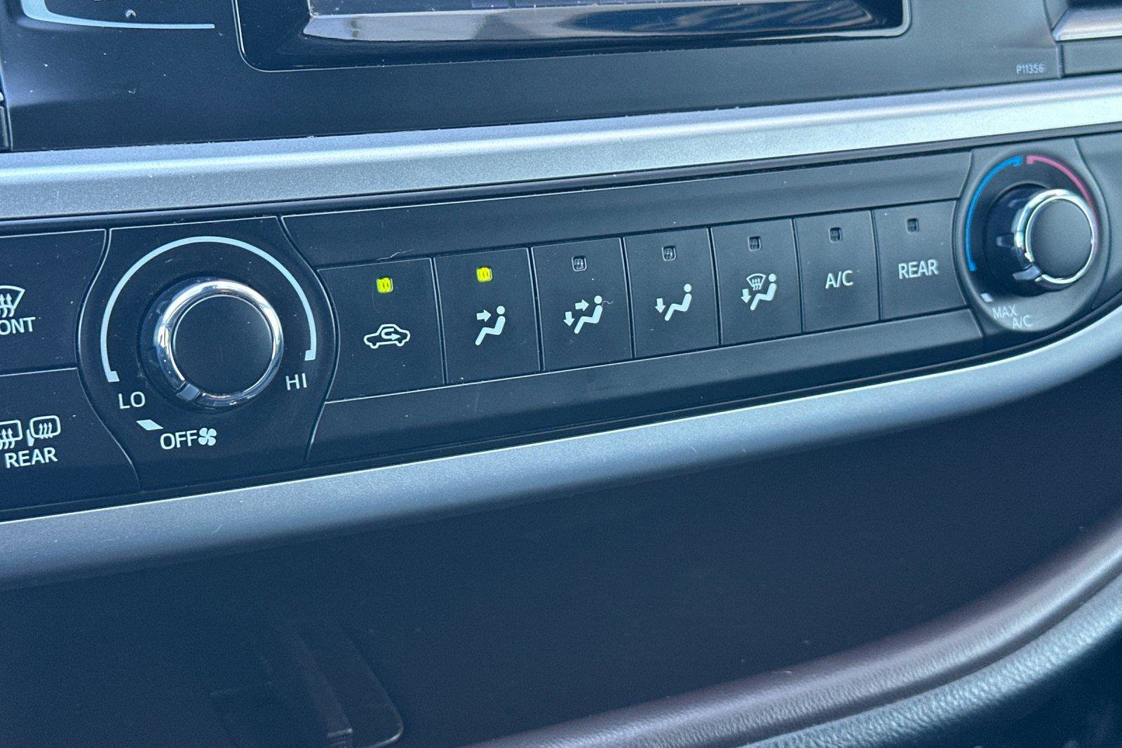 Used 2018 Toyota Highlander LE w/ Carpet Mat Package (TMS) image 20